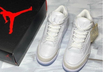 Hyperoad RETRO AIR 3 WHITE TRIPLE JORDAN 0730